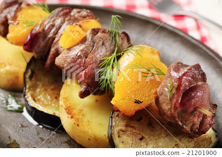 Beef shish kebab with slices of potato and eggplant Beef shish kebab with slices of potato and eggplant 21201900