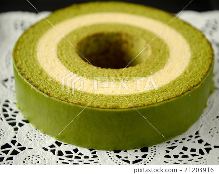 Matcha Baumkuchen black background (horizontal position) 21203916