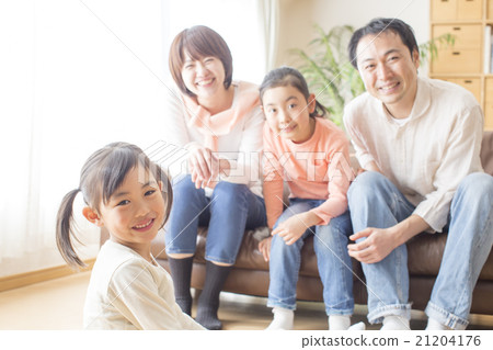 4 person family lifestyle 21204176