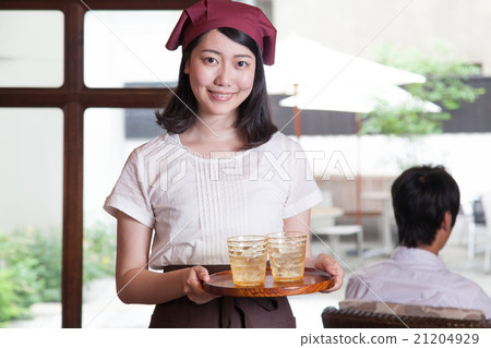 Female employee of Japanese style restaurant Female employee of Japanese style restaurant 21204929