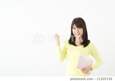 A woman who poses a gut with a note 21205316