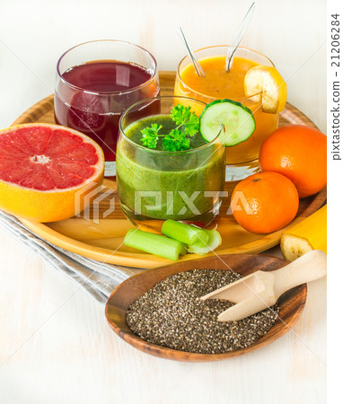 Green, yellow and red beverages 21206284