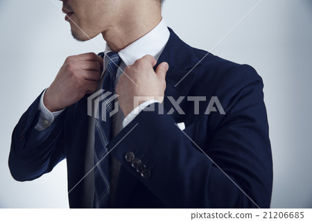 修理衣服的商人 21206685