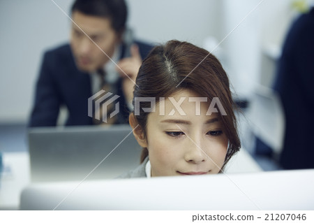 職業女性使用個人電腦 職業女性使用個人電腦 21207046