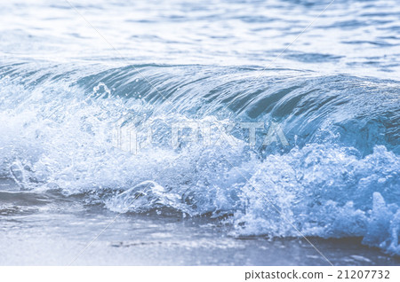 Waves to beat on the beach, relax 21207732