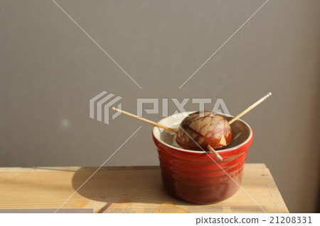 Avocado seeds 21208331