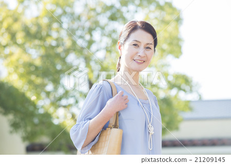 50歲的女性 21209145