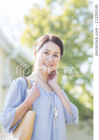 50歲的女性 50歲的女性 21209146