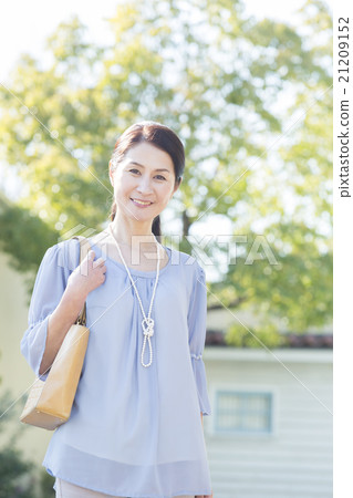 50歲的女性 50歲的女性 21209152