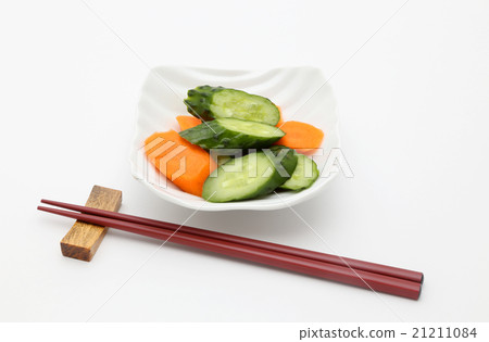 Cucumber and carrots rice bran pickles 21211084