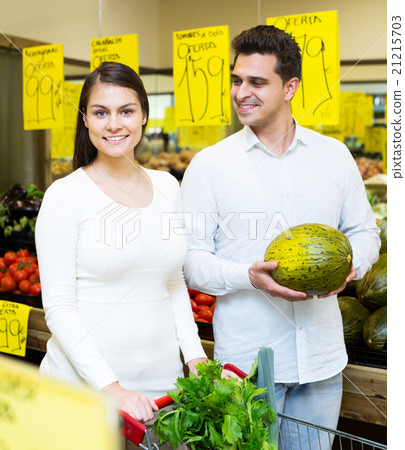 Portrait of young couple buying vegetables 21215703