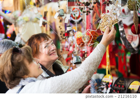 Senior women at Christmas market Senior women at Christmas market 21216110