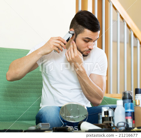 guy shaving by electric shaver 21216677