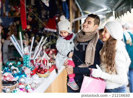 parents with child at X-mas market 21216680
