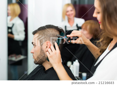 Woman hairdresser doing hairstyle 21216683