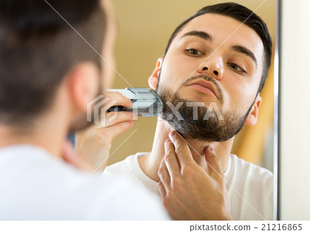 guy shaving by electric shaver 21216865