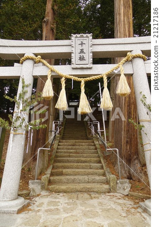 Shinto shrine in Shinshu Okaya Imari 15 companies Shinto shrine torii Vertical sculpture is a splendid hall of worshipers and a dancer made by a craft is unusual Shinto shrine in Shinshu Okaya Imari 15 companies Shinto shrine torii Vertical sculpture is a splendid hall of worshipers and a dancer made by a craft is unusual 21217186