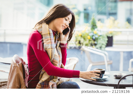 Woman on the phone Woman on the phone 21219136