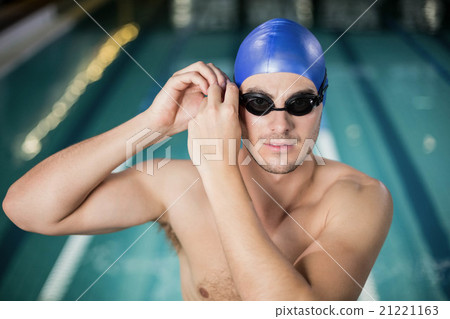 Fit man adjusting his goggles 21221163