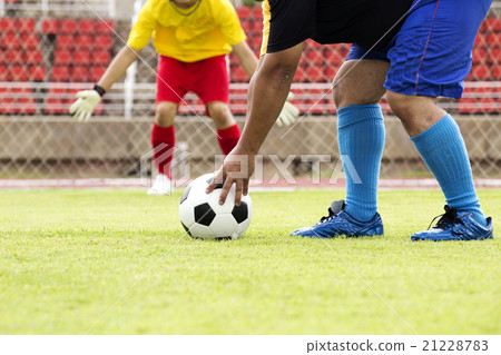 Soccer preparing for a penalty shot 21228783
