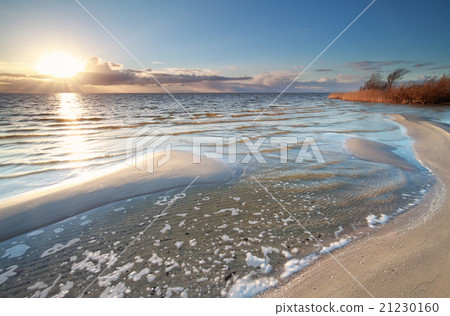 gold evening sunshine over lake coast gold evening sunshine over lake coast 21230160