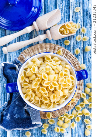 Raw pasta 21233345