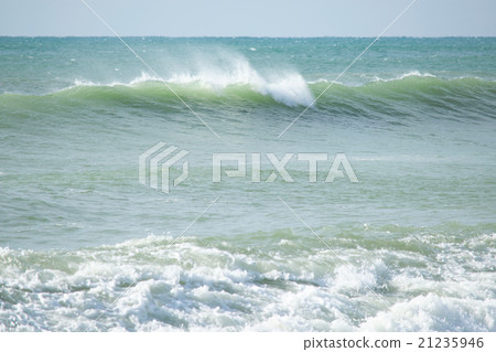 Irago, a big wave that strikes the Pacific Long Beach Irago, a big wave that strikes the Pacific Long Beach 21235946