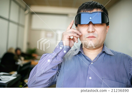 Virtual reality headset 21236890