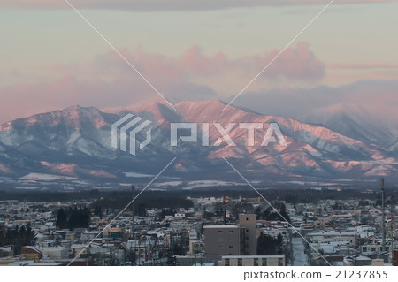 Hidaka Range shining in the morning sun Hidaka Range shining in the morning sun 21237855