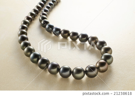 Black Butterfly Pearl Necklace 21238618