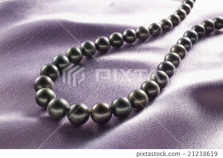 Black Butterfly Pearl Necklace 21238619