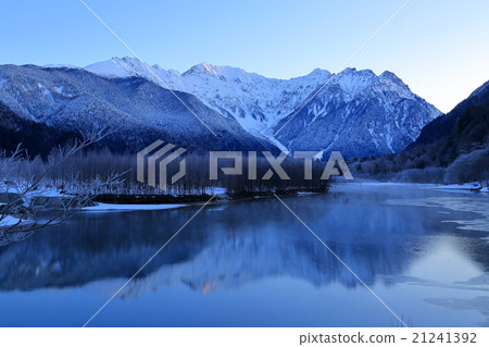 Taisho Pond in winter Taisho Pond in winter 21241392