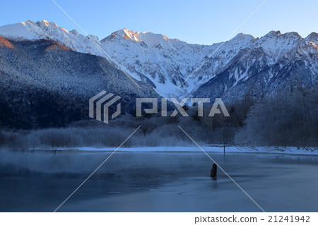 Taisho Pond in winter 21241942