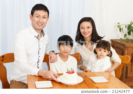 Festive cake family 21242477