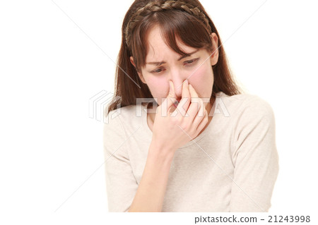 一個被難聞的氣味困擾的女人 一個被難聞的氣味困擾的女人 21243998