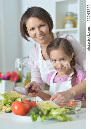 girl and mother prepare food girl and mother prepare food 21245223