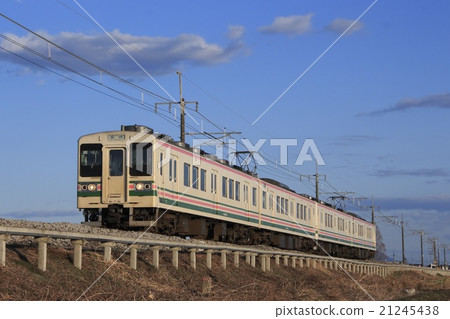Ryomo Line 107 series train near Omoigawa Ryomo Line 107 series train near Omoigawa 21245438