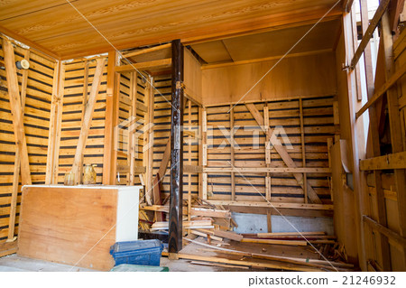 House dismantlers Rebuild houses Break down buildings Demolition work Wood waste materials Build up Japanese architecture House dismantlers Rebuild houses Break down buildings Demolition work Wood waste materials Build up Japanese architecture 21246932