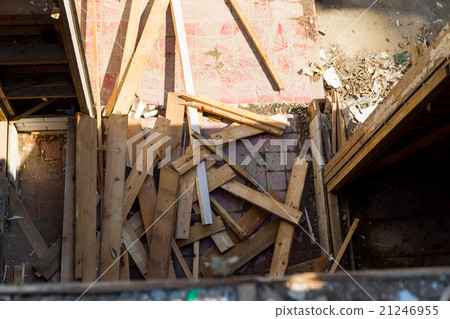 House dismantlers Rebuild houses Break down buildings Demolition work Wood waste materials Build up Japanese architecture House dismantlers Rebuild houses Break down buildings Demolition work Wood waste materials Build up Japanese architecture 21246955