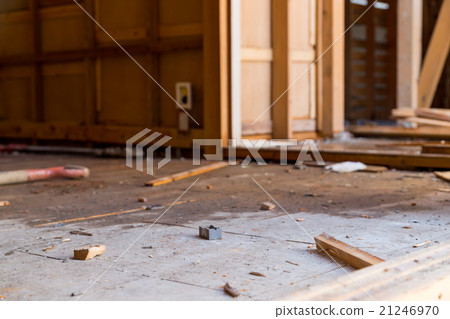 房屋拆除者重建房屋拆除建築物拆除工作木材廢料建立日本建築 21246970