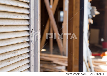 房屋拆除者重建房屋拆除建築物拆除工作木材廢料建立日本建築 21246971