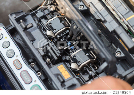 working with fiber optic fusion splicer working with fiber optic fusion splicer 21249504