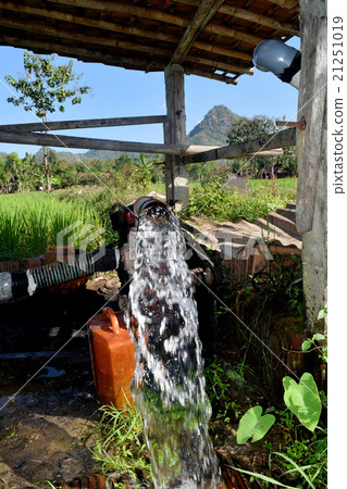 irrigating irrigating 21251019