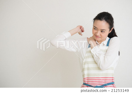 A young lady who had an apron A young lady who had an apron 21253149