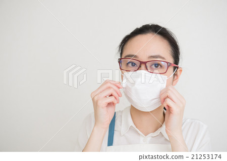 Woman with hay fever 21253174