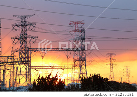 高壓電纜和日落鋼塔 高壓電纜和日落鋼塔 21253181