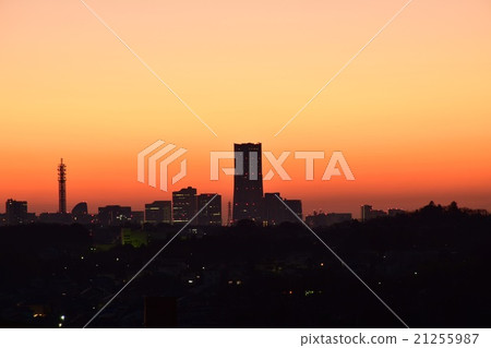 Minato Mirai district that is dyed red as a result of the morning sun 21255987