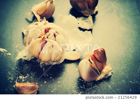 Organic Garlic Clove Bulb Whole Segments Table 21256429