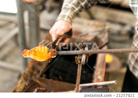 Handmade figures of melted glass 21257821