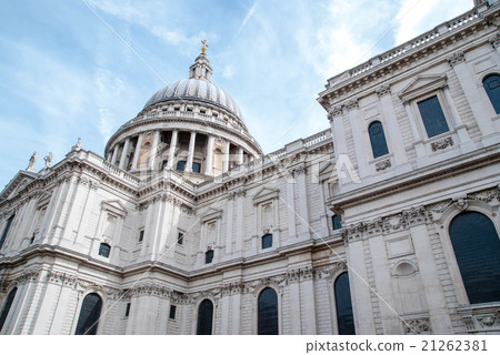 The dome of Saint Paul's temple in London 21262381